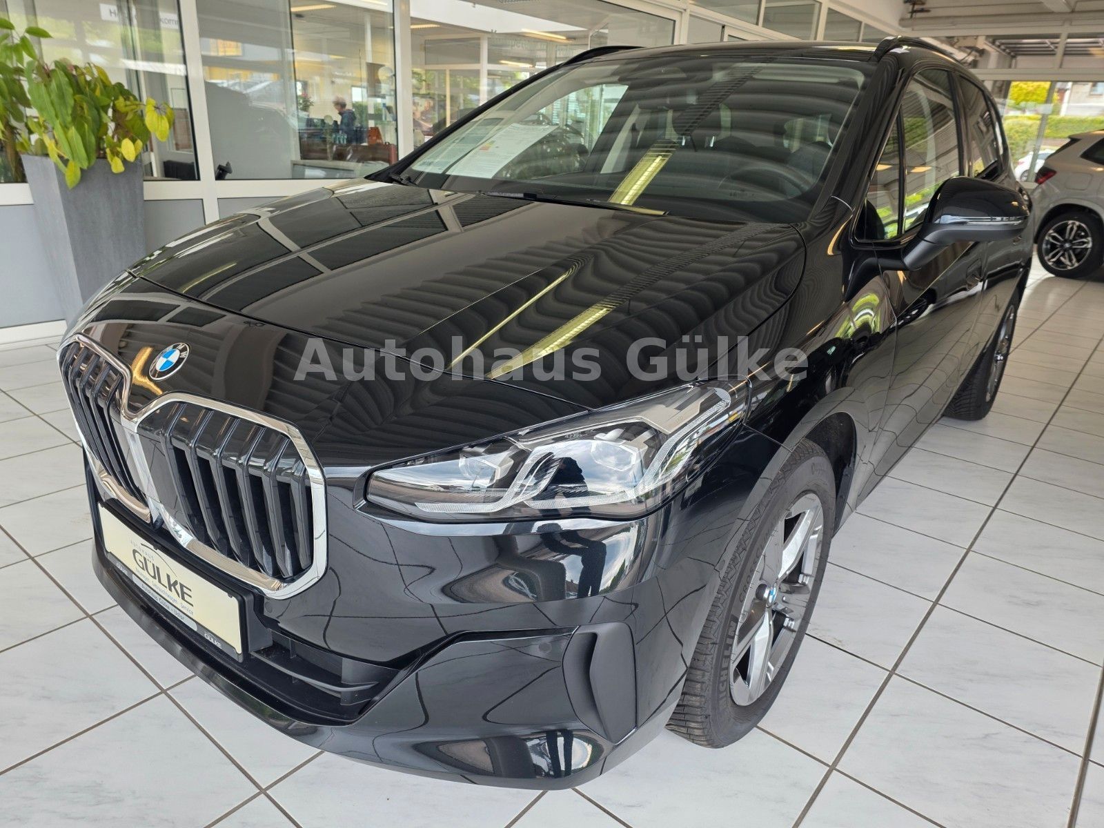 BMW 218i Active Tourer NAV,AHK,PDC,Kam,SHZ,Lenk.H.